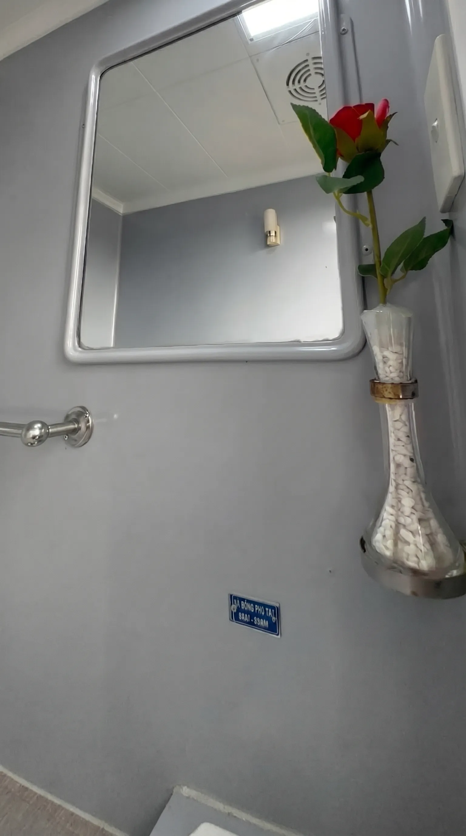 Hình ảnh cabin vệ sinh di động thực tế 10
